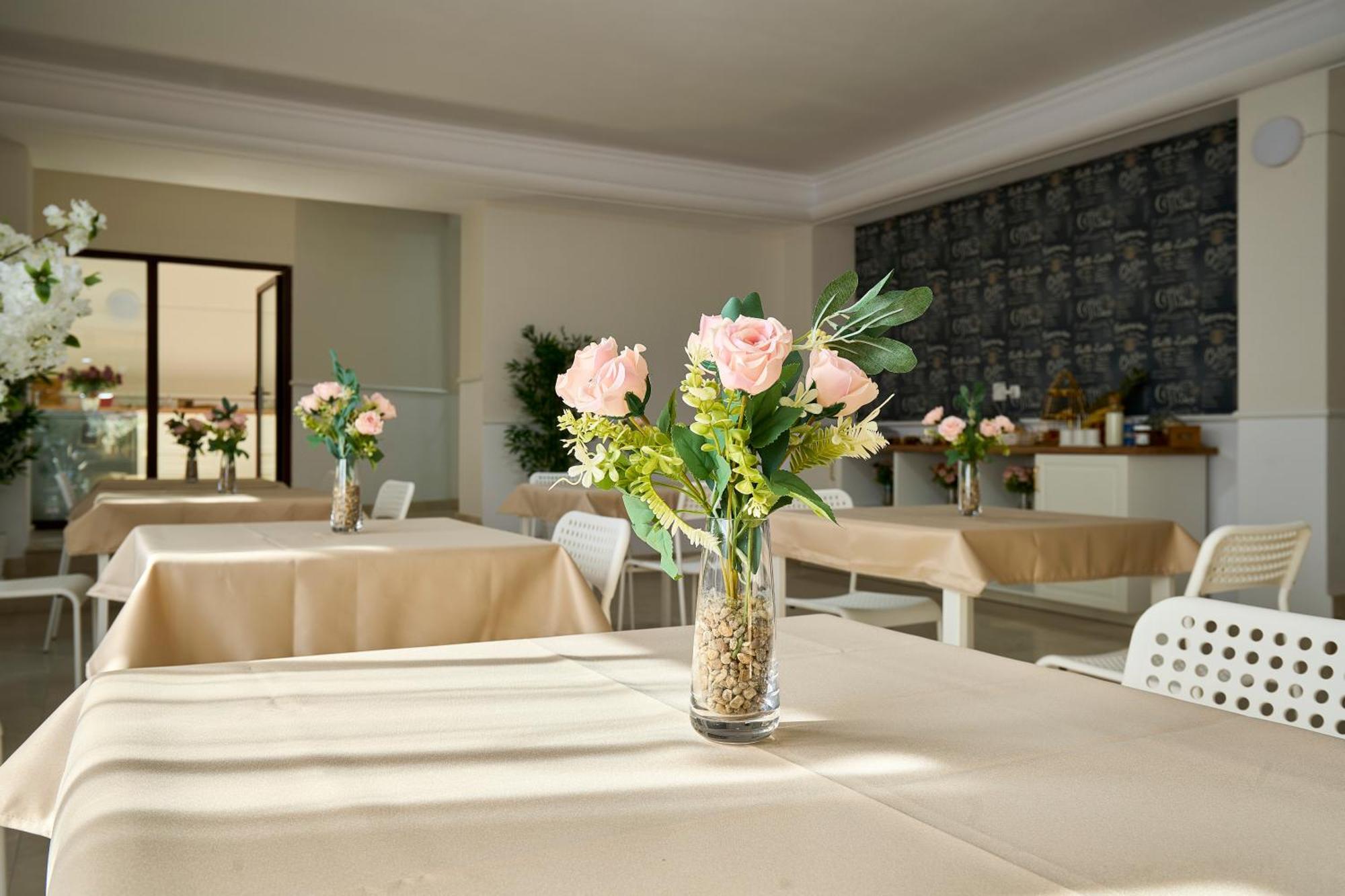 Therme Airport Resort Corbeanca Екстериор снимка